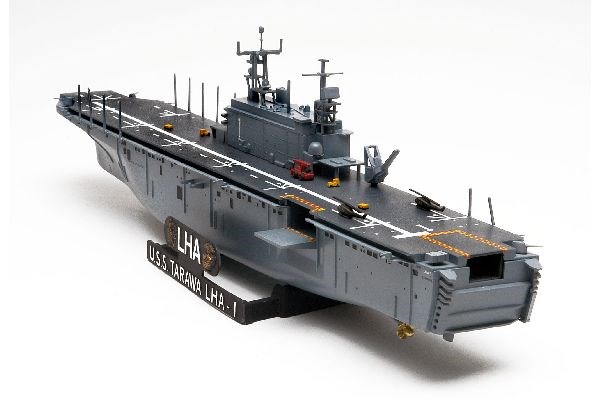 Byggmodell krigsfartyg - Assault Ship USS Tarawa LHA-1 - 1:720 - Revell