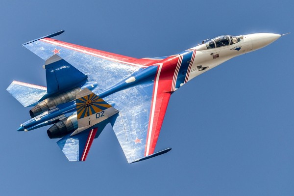 Byggmodell Flygplan - Su-27 Flanker B Russian Knights - 1:48 - HobbyBoss