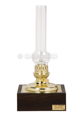 Fotogenlampa Bordslampa med lampfot i trä