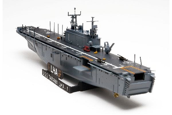 Byggsats krigsfartyg - Assault Ship USS Tarawa LHA-1 - 1:720 - Revell